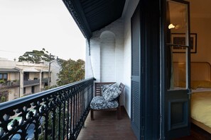 Property grounds - Sunny & Vibrant home in prime Newtown location (Newtown)