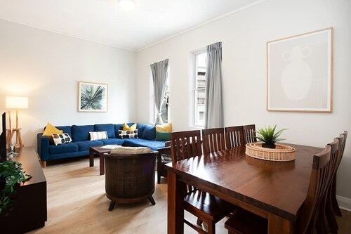Incredible Beachside Location 4 Bed Apartment