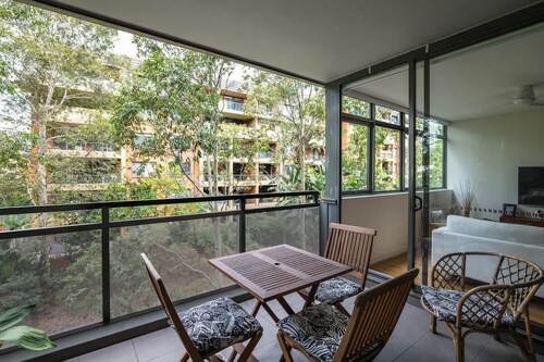 Treetops Erskineville Apartment w Parking & Aircon