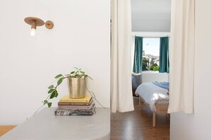 1 habitación, tabla de planchar con plancha, wifi y ropa de cama