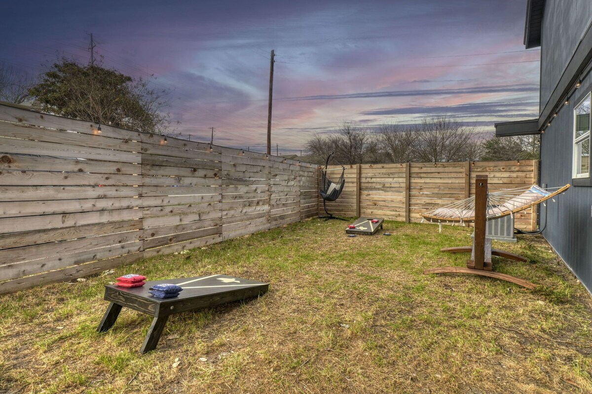 Photo 3 of Upscale Getaway with Ping-Pong, Hammocks, and Tennis. Pet-Friendly!