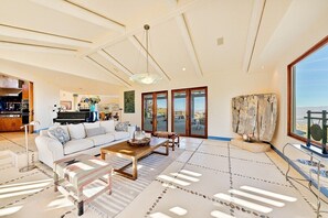 Smart TV, caminetto, studio