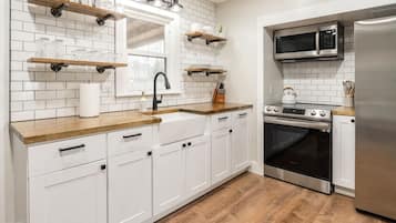 Geladeira, micro-ondas, fogão, cooktop