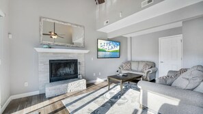 Smart TV y chimenea