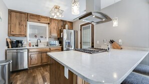 Refrigerador, microondas, horno y parrilla de estufa