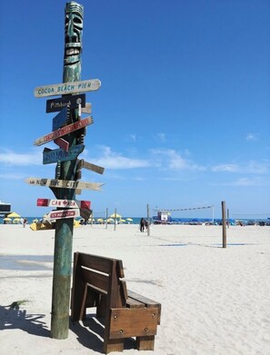 Espreguiçadeiras, toalhas de praia 