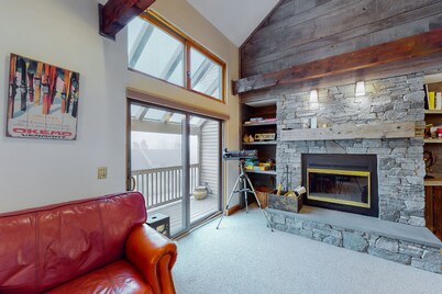 Three-story, ski-in/out condo with mountain view - dog-friendly