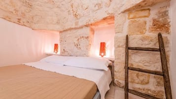 2 quartos, cofres nos quartos, ferros/tábuas de passar roupa