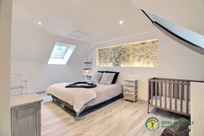 6 soverom, strykejern/-brett, wi-fi (inkludert) og sengetøy