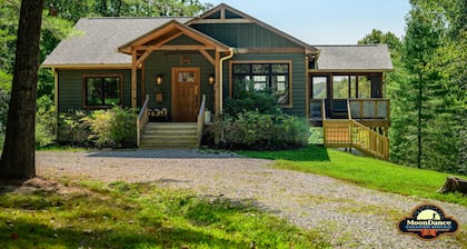 New log cabin on 52 acres, pet-friendly!