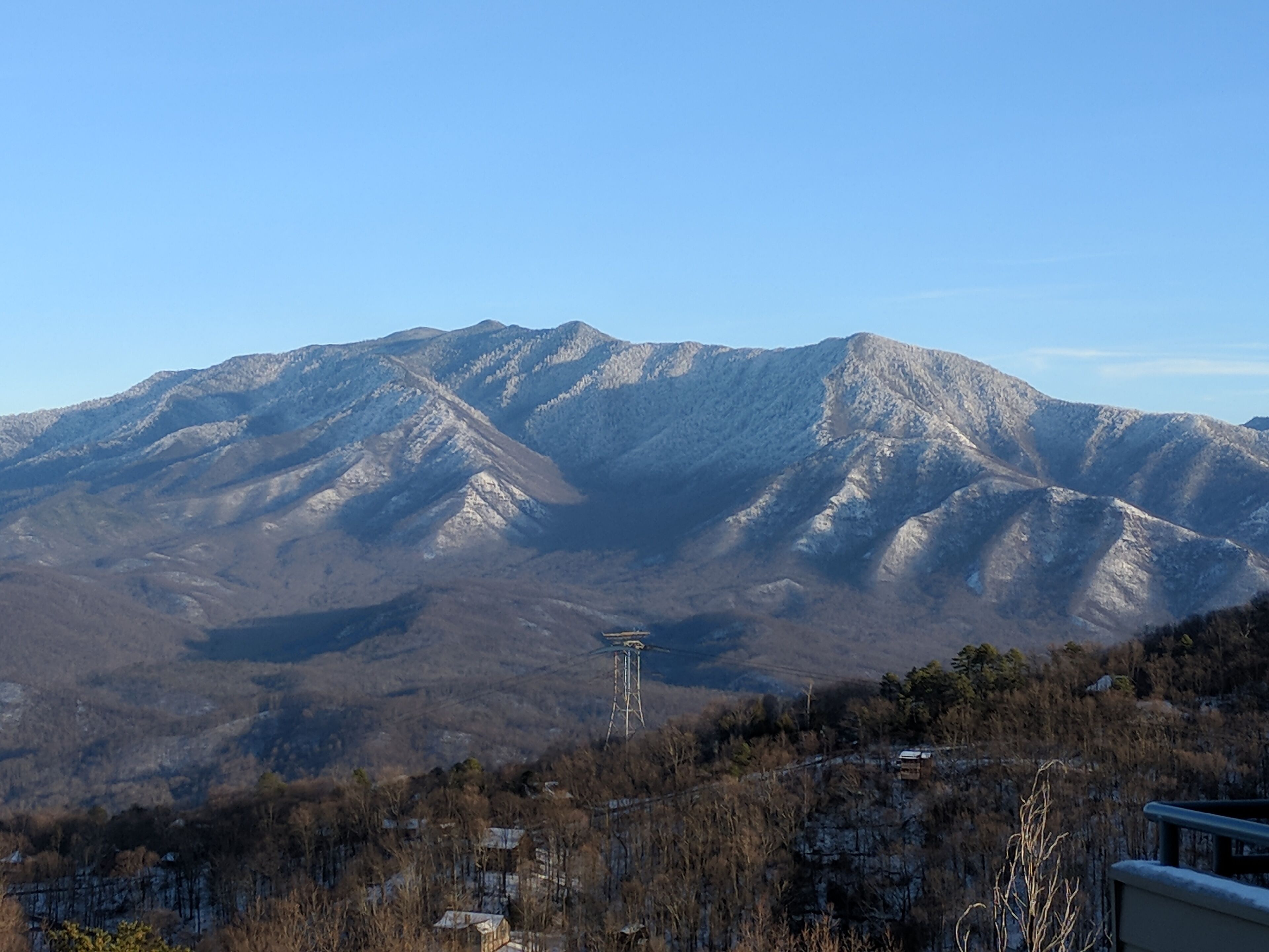 Incredible Mtn. Views, Cozy Loft, Minutes to Downtown, Indoor & Out Door Pools!
