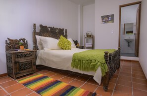 Down duvets, travel cot
