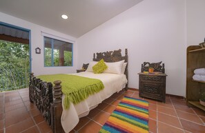 Down duvets, travel cot