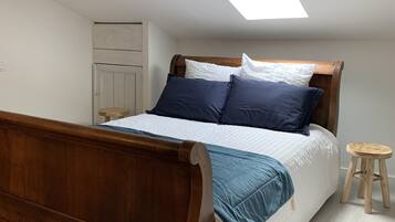 2 bedrooms, iron/ironing board, travel cot, free WiFi