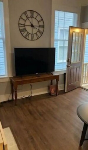 Interior - In Through The Side Door (Victorian District) (Savannah)