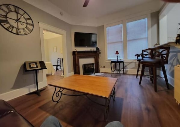 Living area - Top Shelf (Victorian District) (Savannah)