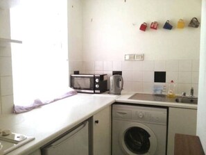 Fridge, oven, stovetop