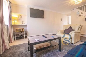 Flat-screen TV - Pittlesden Cottage – Ideal Location - Tenterden (Kent)