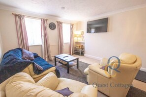 Flat-screen TV - Pittlesden Cottage – Ideal Location - Tenterden (Kent)