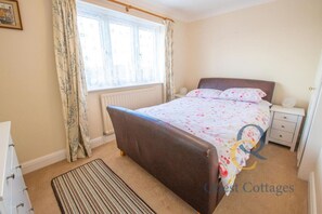 2 bedrooms, iron/ironing board, travel crib, free WiFi - Pittlesden Cottage – Ideal Location - Tenterden (Kent)