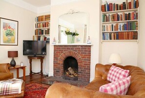 Smart TV, fireplace - The Highlands – Jacuzzi Bath – Tennis Courts – Iden Near Rye (Iden)