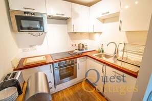 電子レンジ、オーブン、食器洗い機、ハイチェア