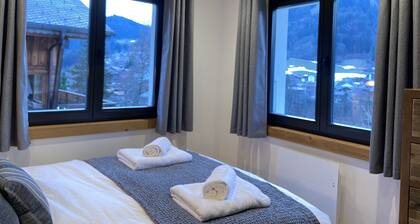 Beautiful detached chalet, close to town centre and lifts, with panoramic views