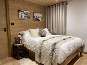 4 bedrooms, iron/ironing board, travel crib, free WiFi