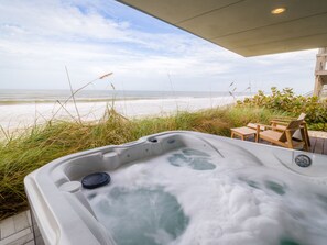 Outdoor spa tub - Ponte Vedra / Beachfront, Hot Tub & Fire Pit (Ponte Vedra Beach)