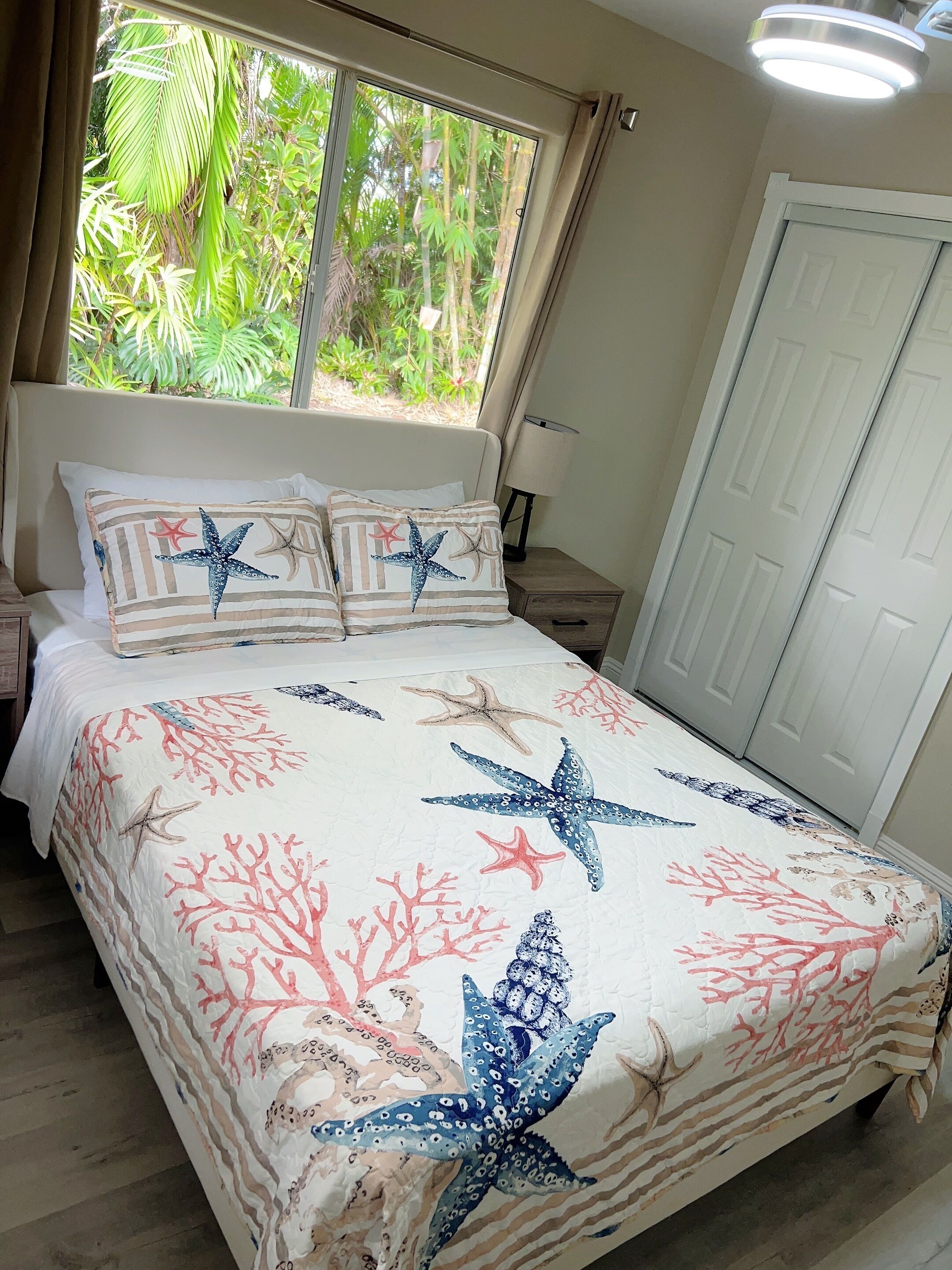 3 slaapkamers, een strijkplank/strijkijzer, reisbedje, gratis wifi