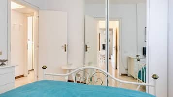 2 bedrooms, bed sheets