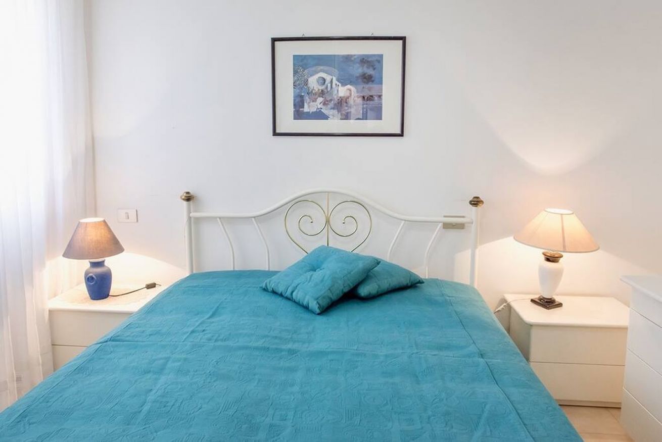 2 bedrooms, bed sheets