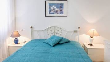 2 bedrooms, bed sheets