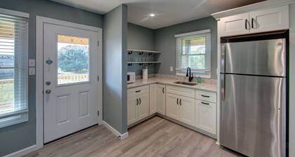 Cozy 1 BRM+ in newly built house right on the canal.