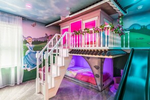 8 makuuhuonetta, silitysrauta/-lauta, vauvan matkasänky, ilmainen Wi-Fi