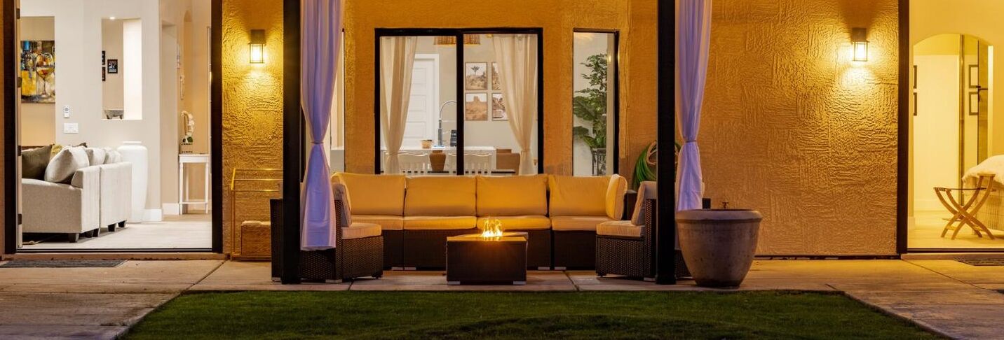 modern, spacious villa, with HEATED POOL!!l- 5 min from farmer stadium