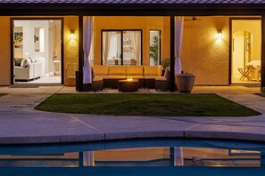 Pool - modern, spacious villa, with HEATED POOL!!l- 5 min from farmer stadium (Avondale)