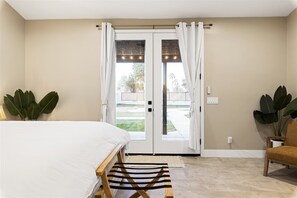 Room - modern, spacious villa, with HEATED POOL!!l- 5 min from farmer stadium (Avondale)