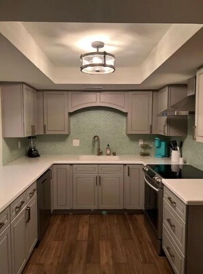 Microwave, coffee/tea maker, toaster, blender