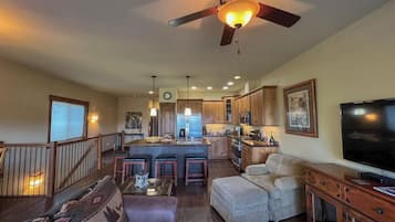 Smart TV, fireplace