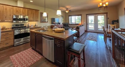 Lakeview Getaway-Walk To Downtown Bigfork, Rated #1 Lake town in USA