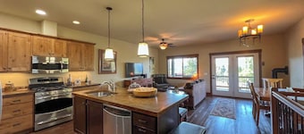 Lakeview Getaway-Walk To Downtown Bigfork, Rated #1 Lake town in USA