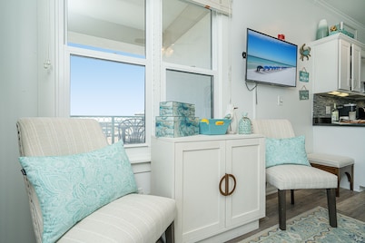 Double size Balcony, Free Bikes,30 A between Aly’s & Rosemary, pool & hot tub.