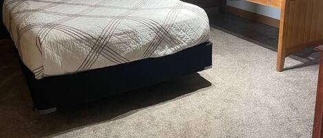 5 soverom, skrivebord, wi-fi (inkludert) og sengetøy