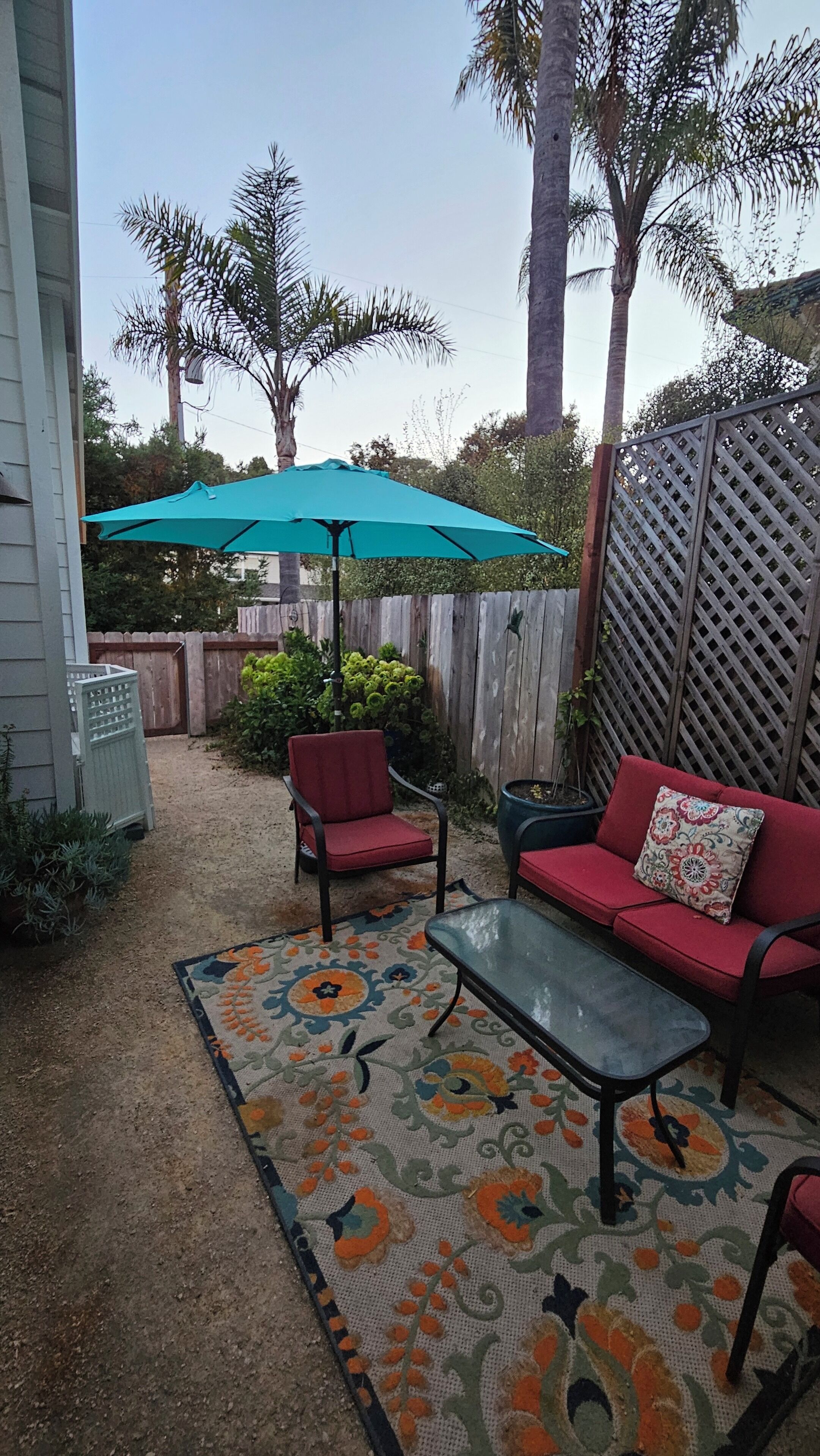 Hummingbird Cottage: Private, close to downtown AG