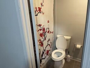 Hårføner, håndklær, såpe og sjampo