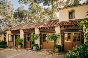 Premium bedding, pillowtop beds, in-room safe, blackout drapes