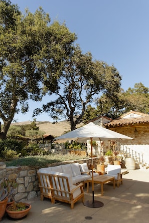 Terrace/patio - Holman Ranch Estate Vineyard & Winery (Carmel Valley)
