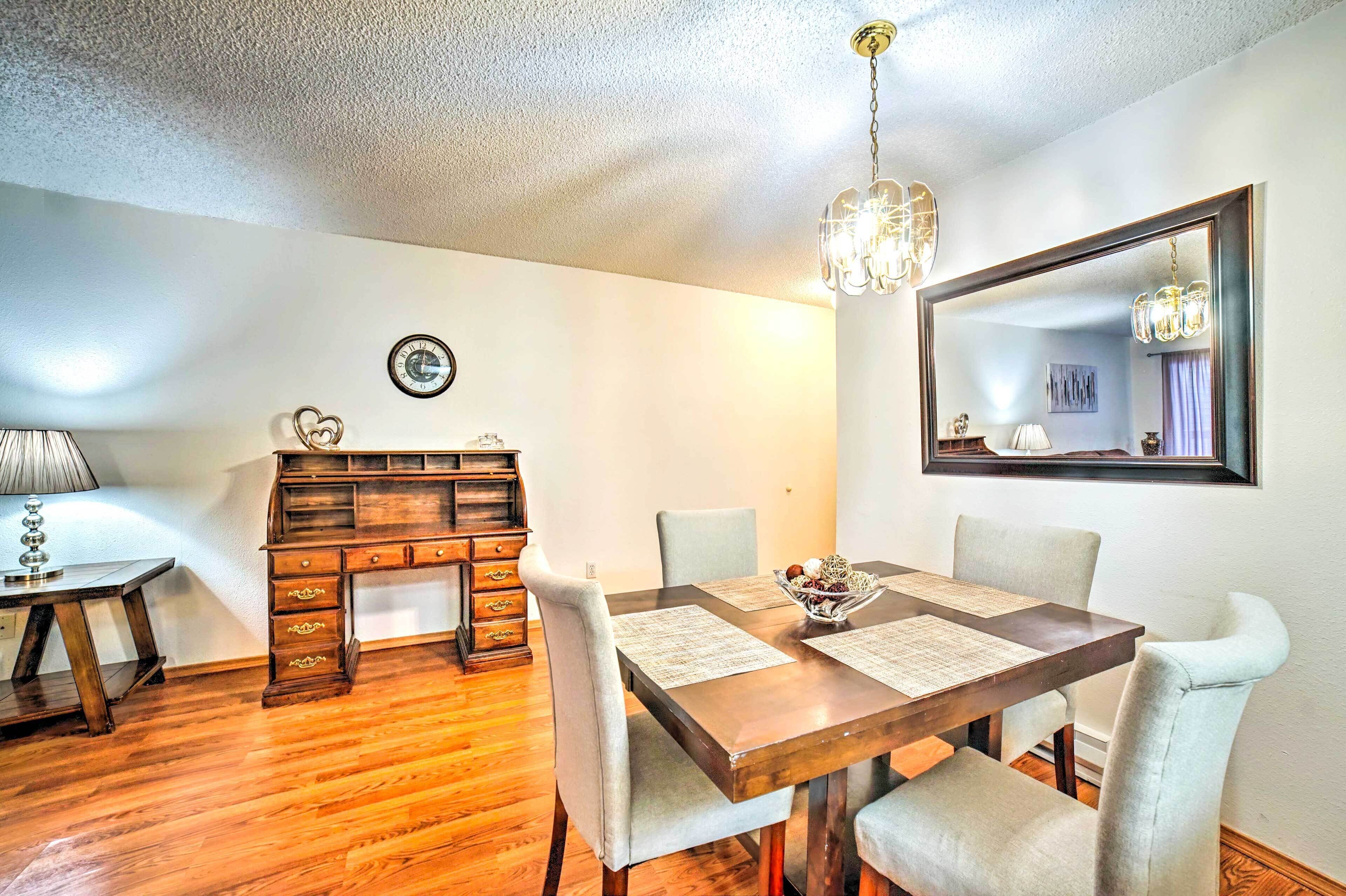 Anchorage Escape w/ Balcony ~ 4 Mi to Downtown!