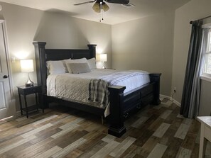 5 bedrooms, iron/ironing board, free WiFi, bed sheets